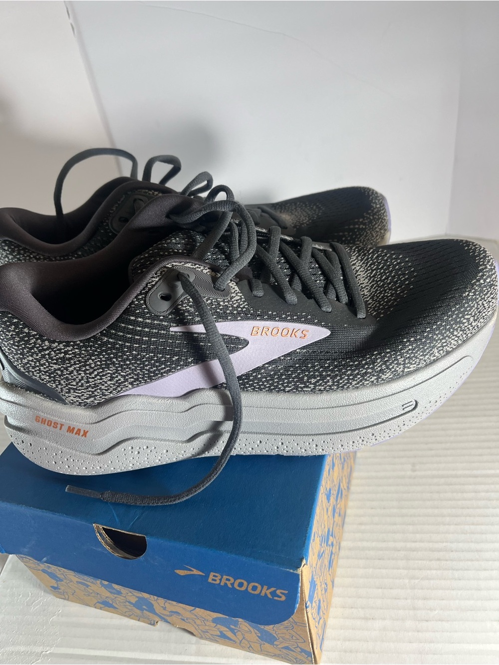 Brooks goes Max 2 woman’s size 10 like new - Picture 5 of 16